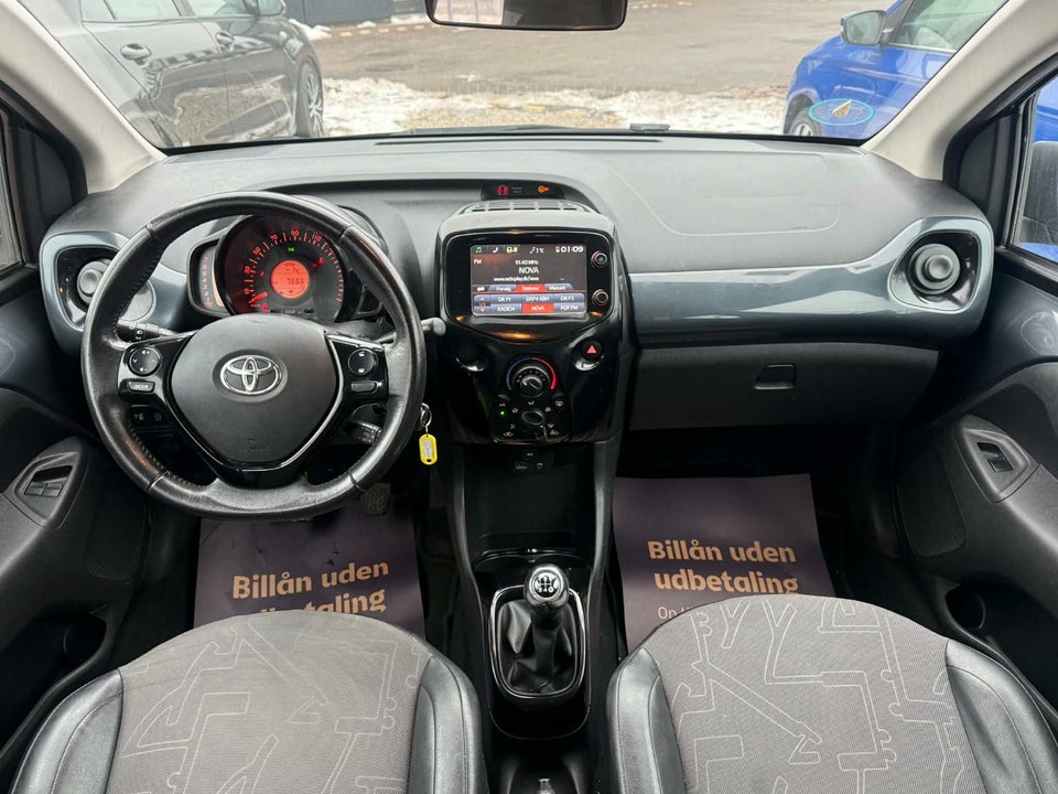 Toyota Aygo 1,0 VVT-i x-wave Sky 5d