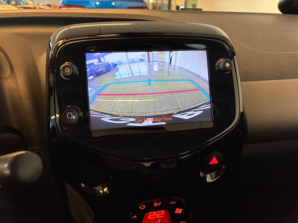 Peugeot 108 1,0 e-VTi 72 Infinity 5d