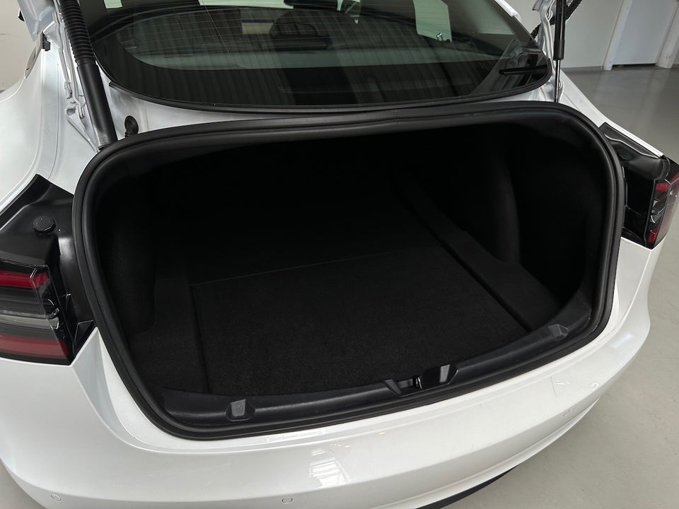 Tesla Model 3 RWD 4d