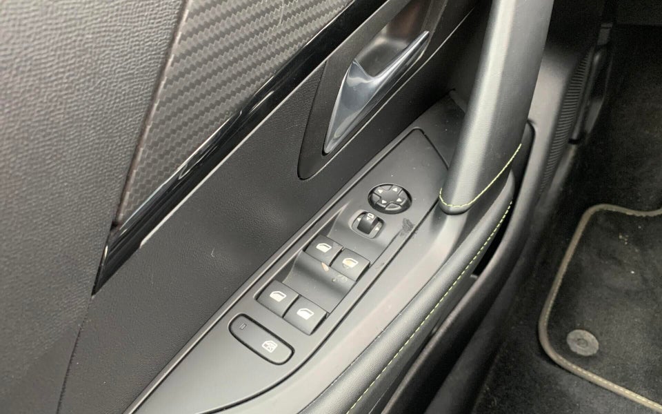 Peugeot e-208 50 GT 5d