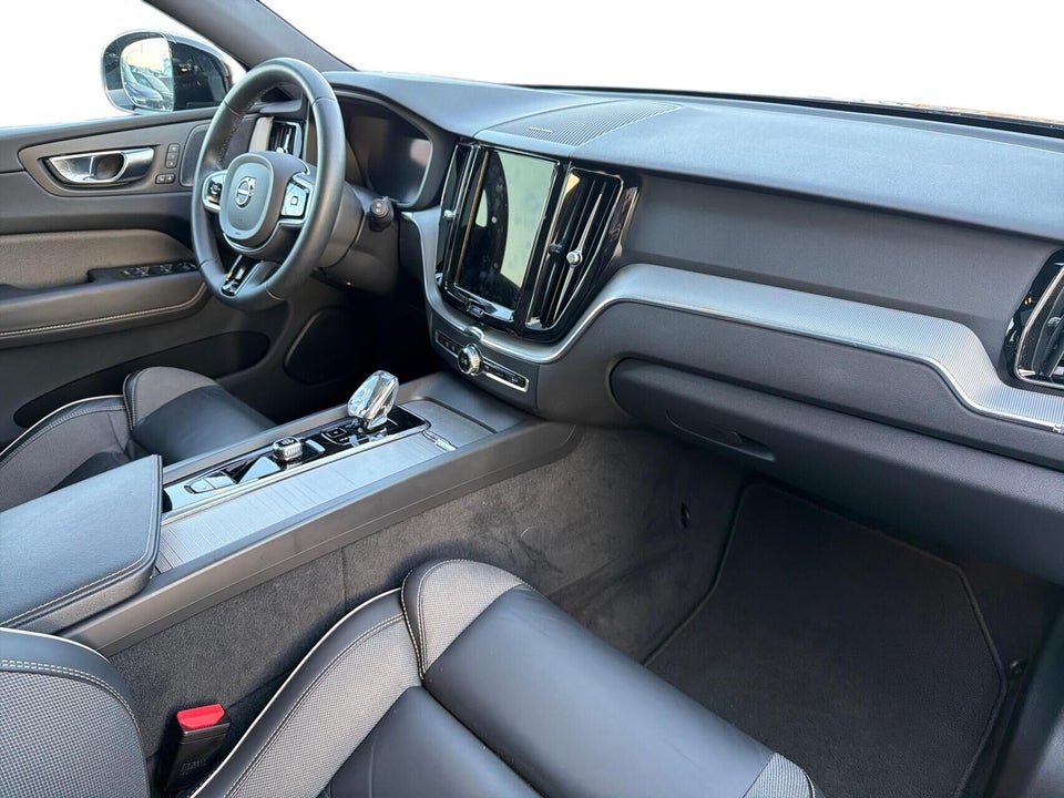 Volvo XC60 2,0 T8 ReCharge Plus Dark aut. AWD 5d