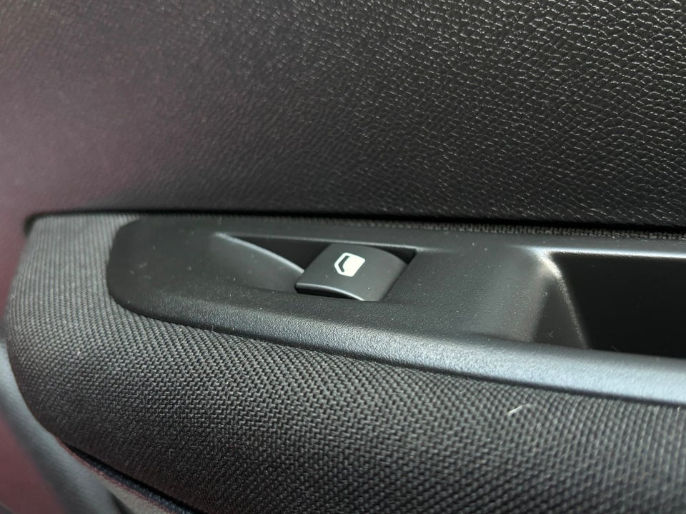 Peugeot 208 1,2 PureTech 75 Supreme 5d