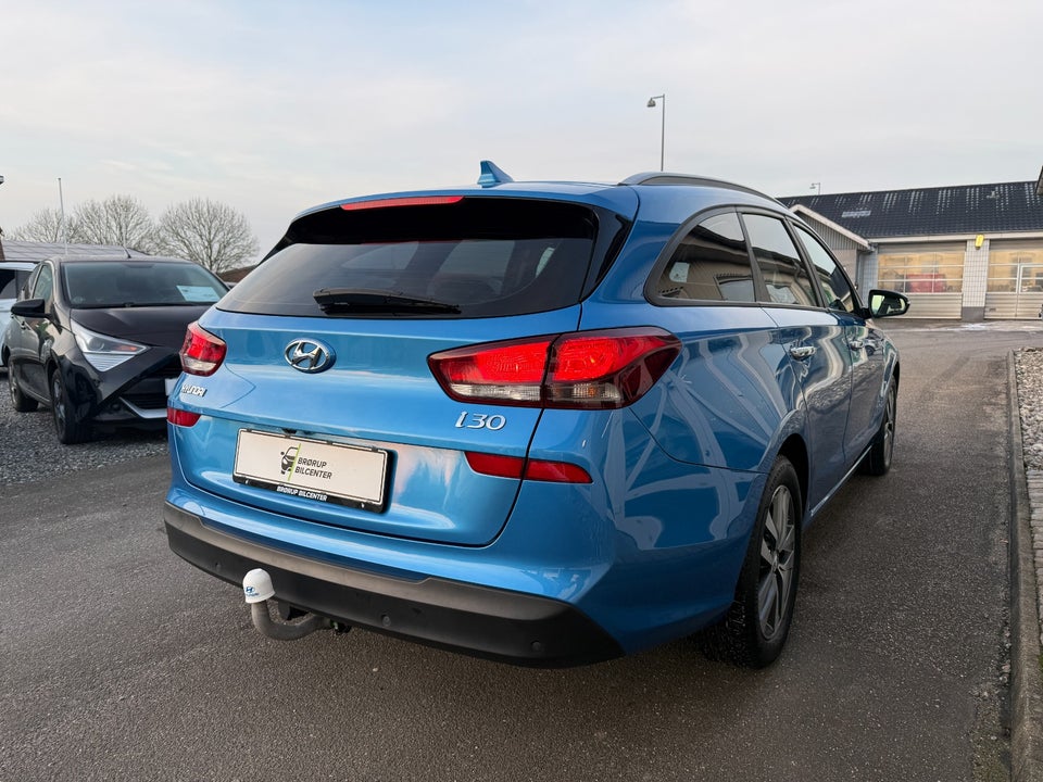 Hyundai i30 1,6 CRDi 110 Premium stc. 5d