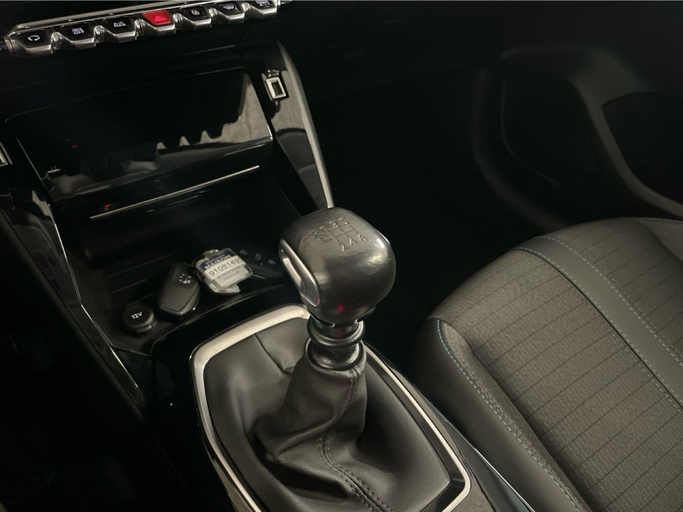 Peugeot 208 1,2 PureTech 100 Allure Sky 5d