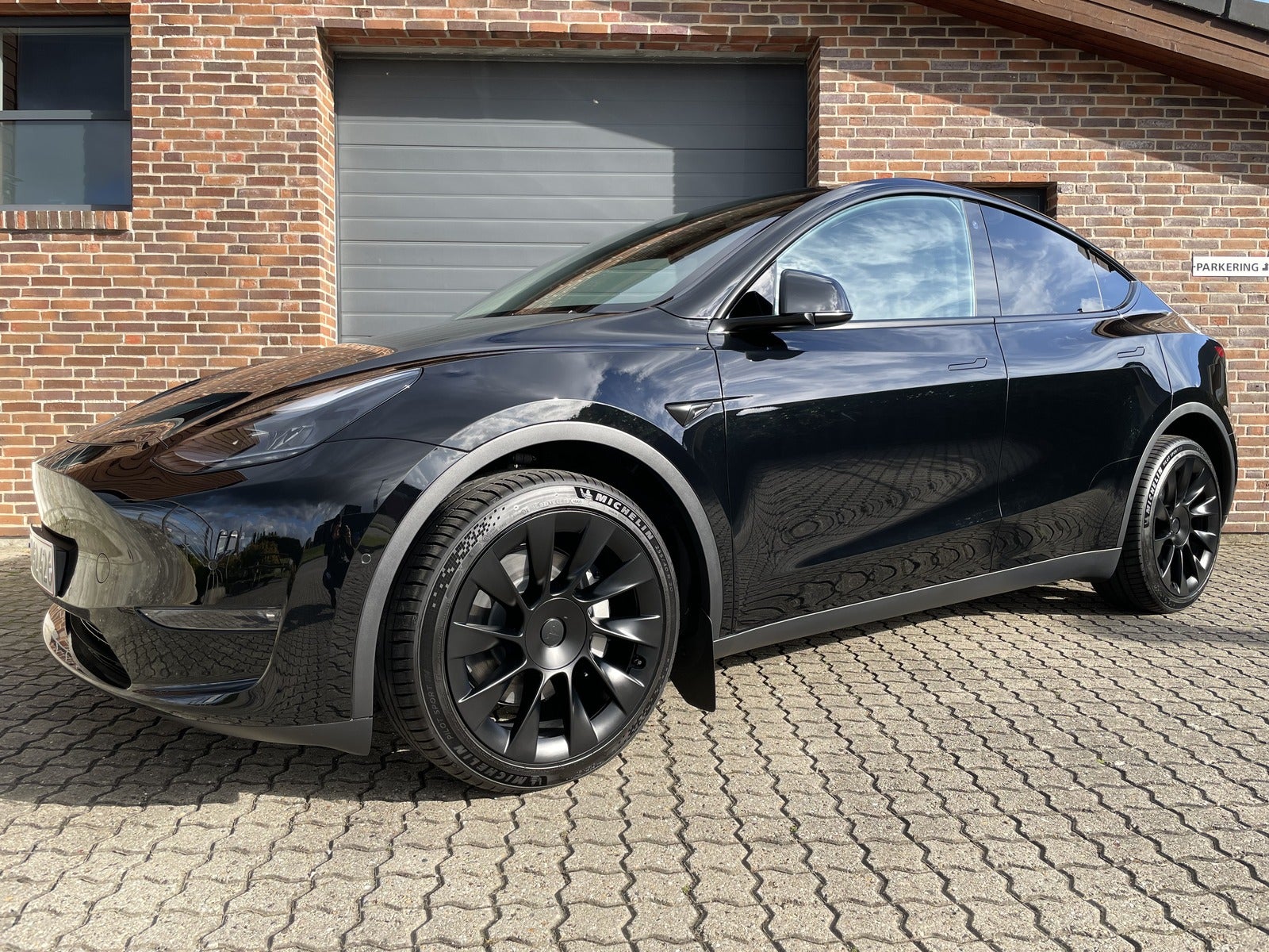 Tesla Model Y Long Range AWD 5d