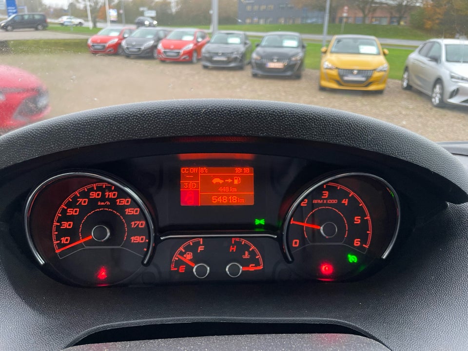 Peugeot Boxer 335 2,2 BlueHDi 140 L3H2 Premium