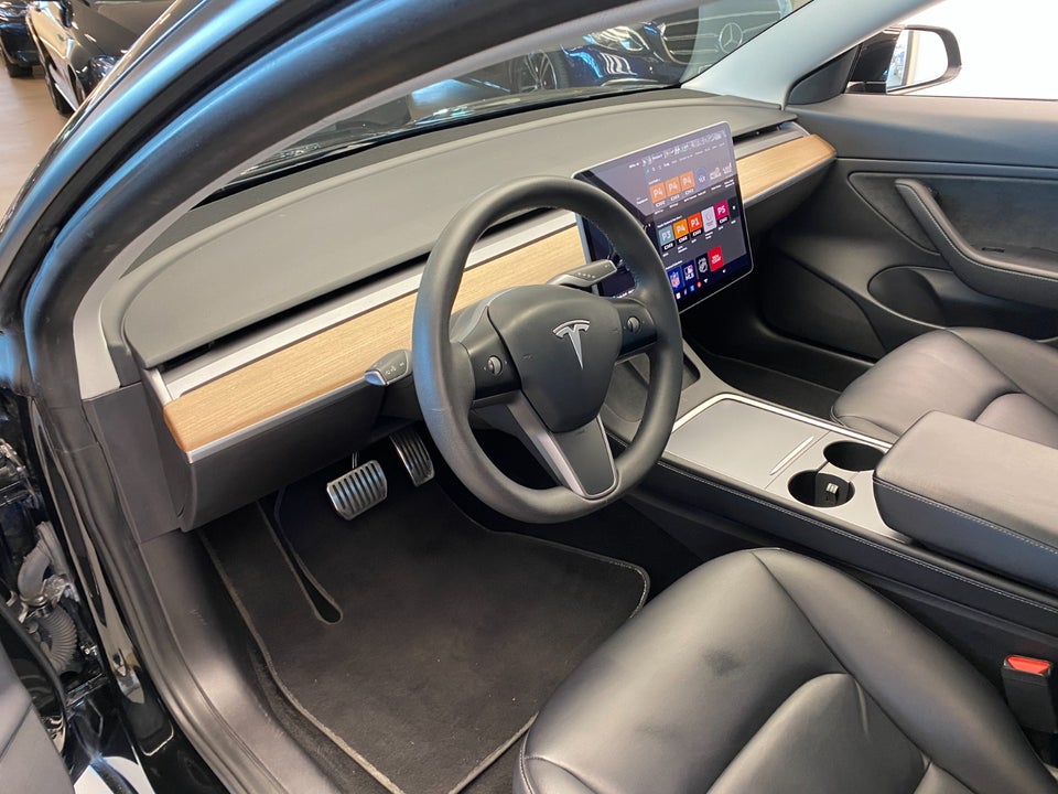 Tesla Model 3 Long Range AWD 4d