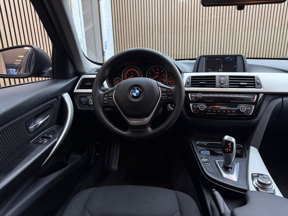 BMW 320d 2,0 Touring Advantage aut. 5d