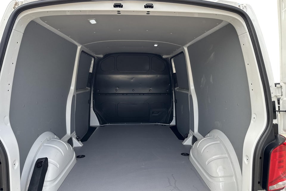 VW Transporter 2,0 TDi 150 Kassevogn DSG lang