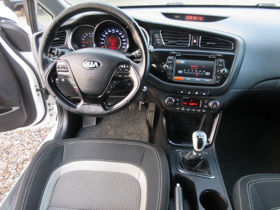 Kia Ceed 1,6 CRDi 128 Premium+ SW 5d