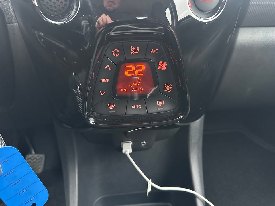 Peugeot 108 1,0 e-VTi 72 Selection Tech 5d