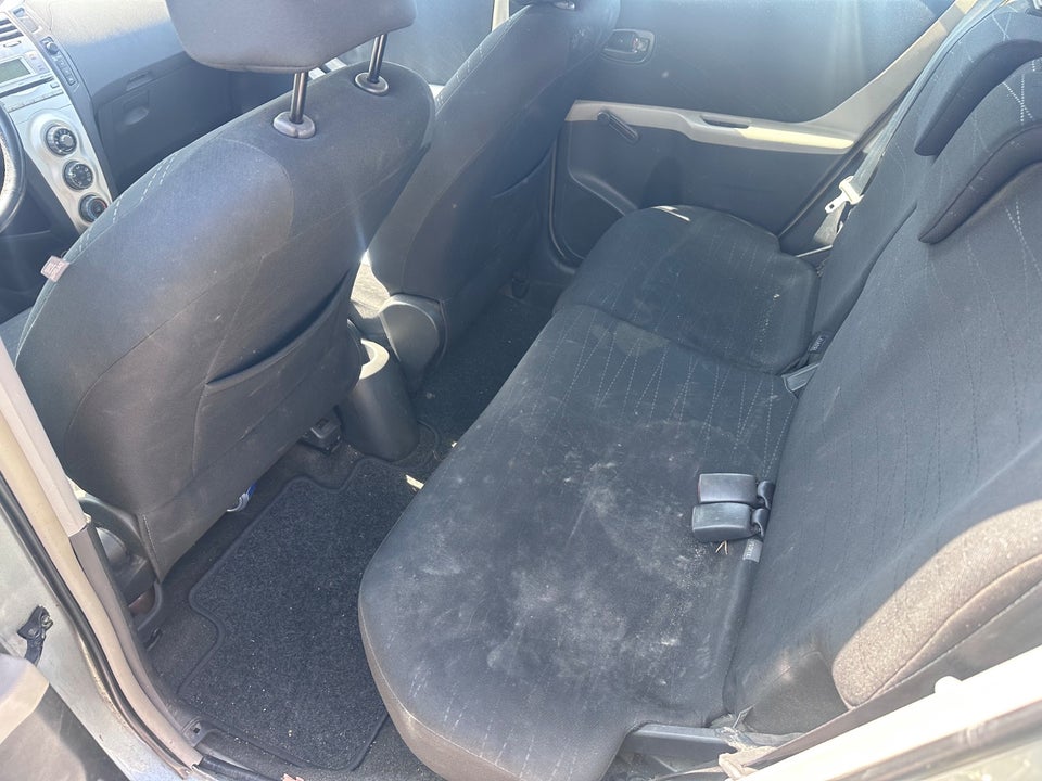Toyota Yaris 1,3 Terra 5d