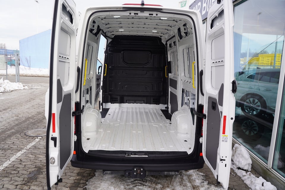 VW Crafter 35 2,0 TDi 140 Kassevogn L3H2