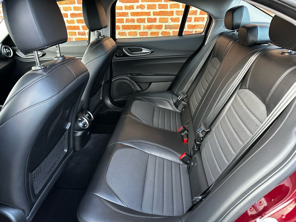 Alfa Romeo Giulia 2,0 T 200 Super aut. 4d