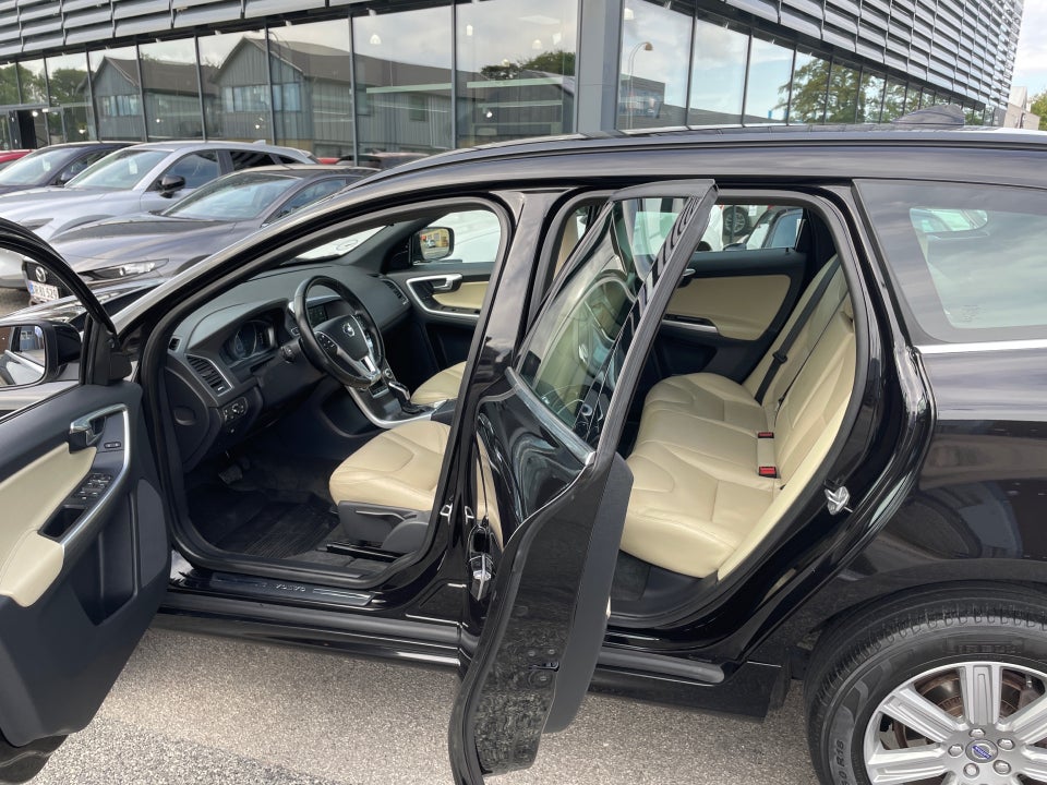 Volvo XC60 2,0 T5 245 Momentum aut. 5d