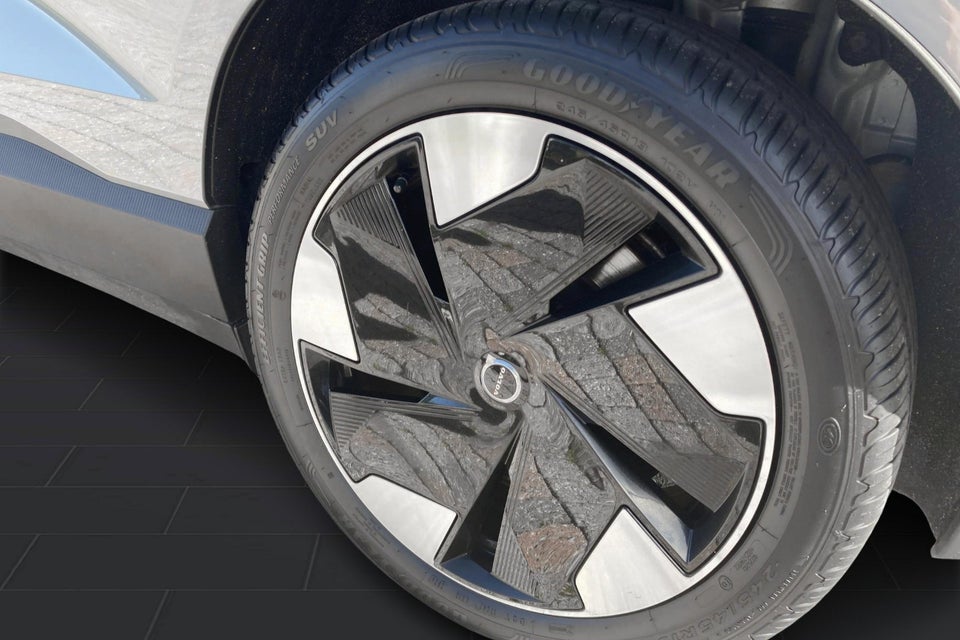 Volvo EX30 Twin Performance Plus 5d