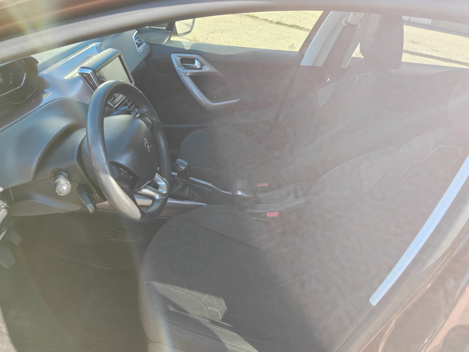 Peugeot 2008 1,2 VTi 82 Allure 5d