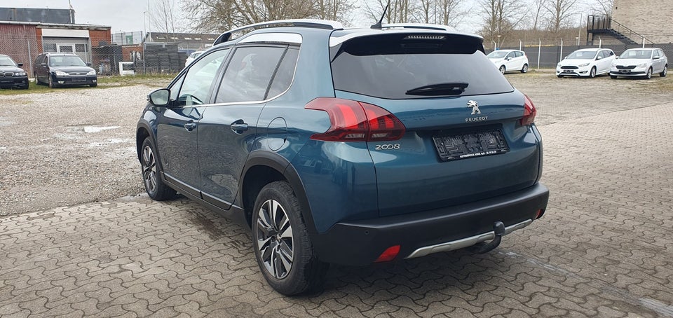 Peugeot 2008 1,2 e-THP 110 Allure Sky 5d