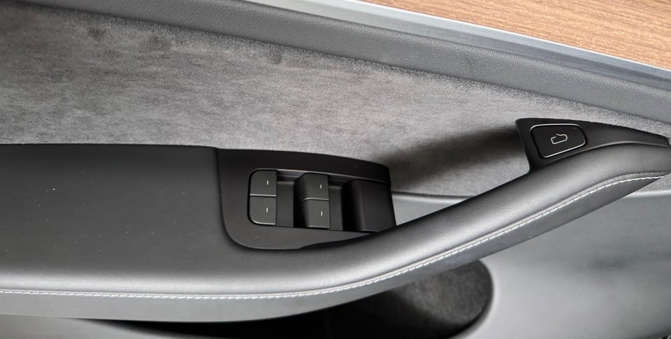 Tesla Model Y RWD 5d