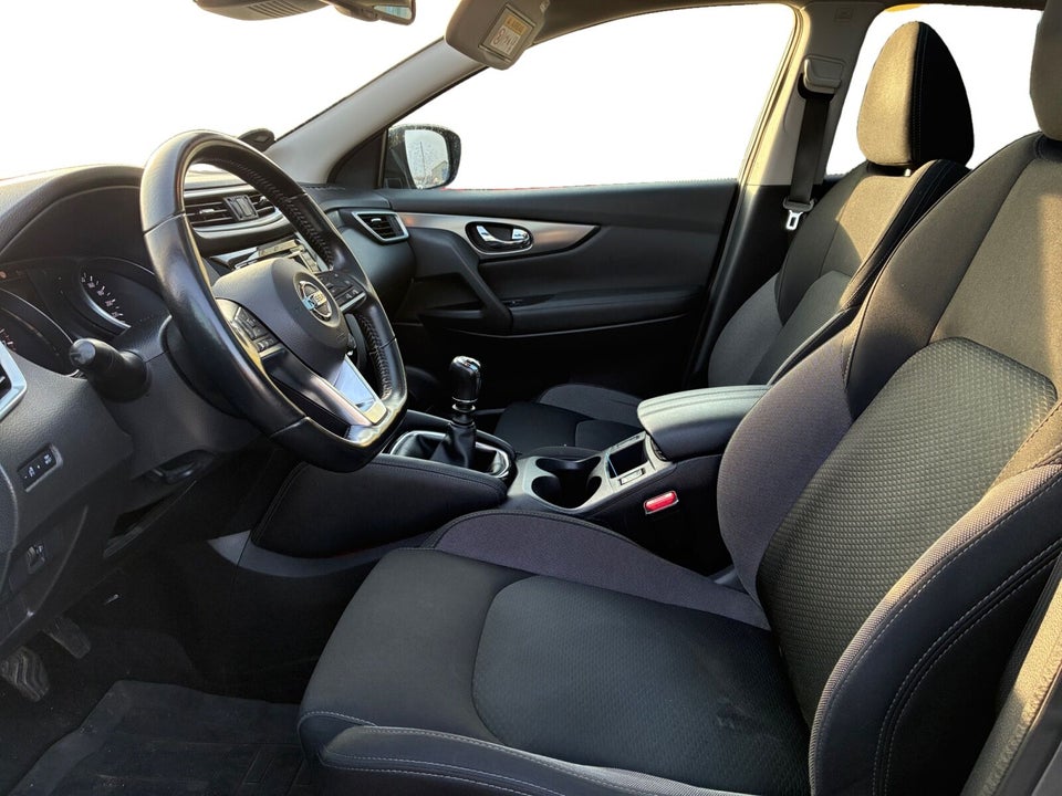 Nissan Qashqai 1,3 Dig-T 140 N-Connecta 5d