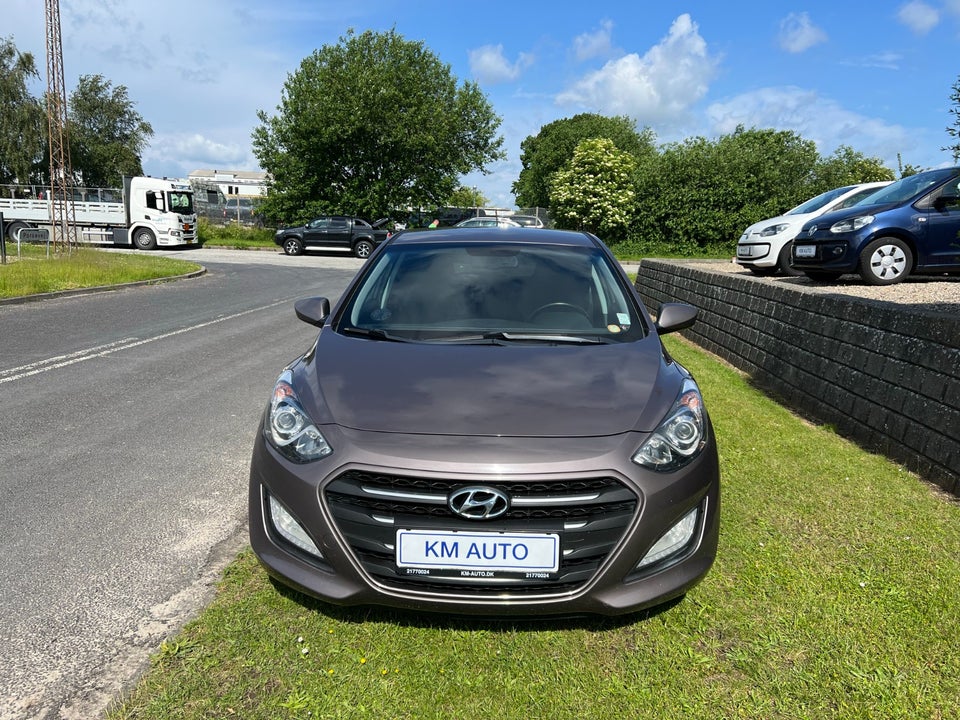 Hyundai i30 1,6 CRDi 110 Premium 5d