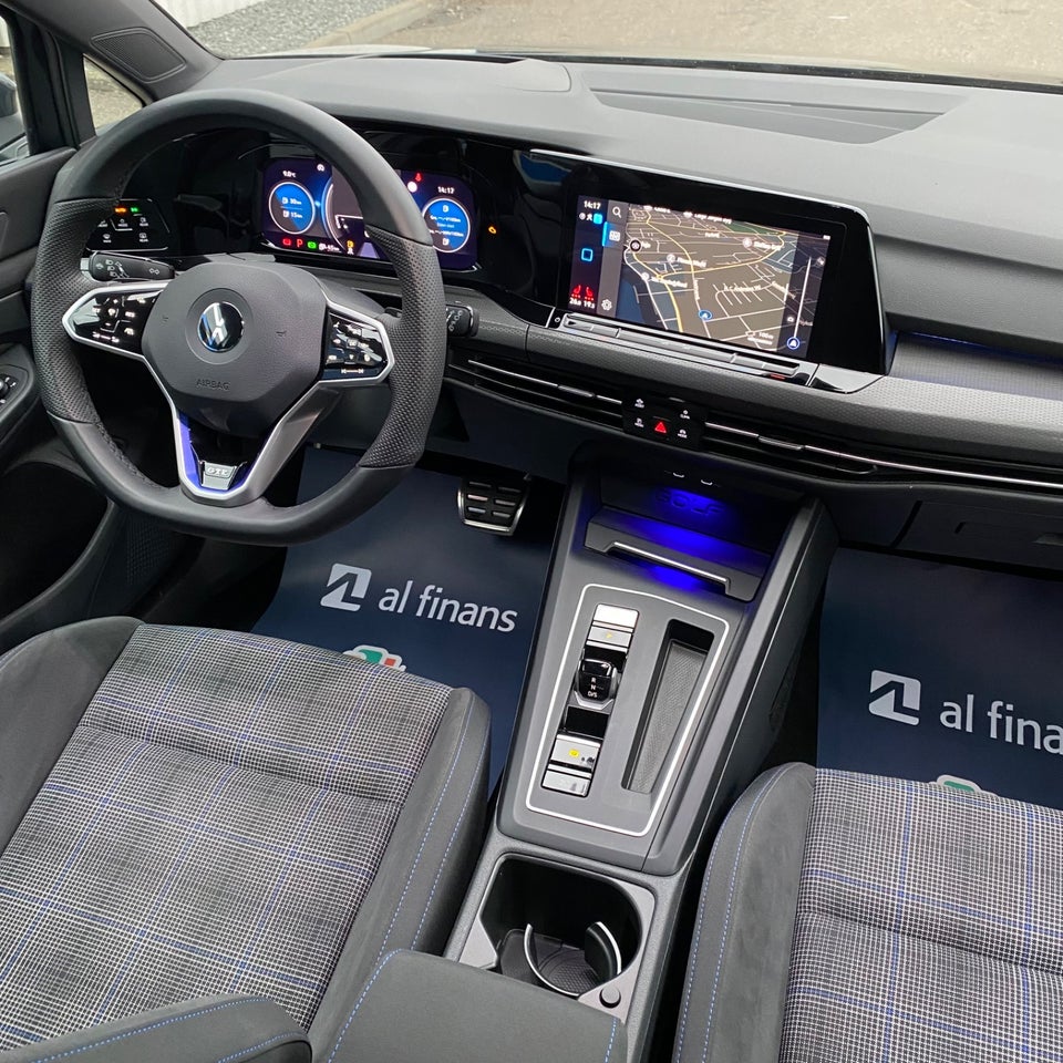 VW Golf VIII 1,4 GTE DSG 5d