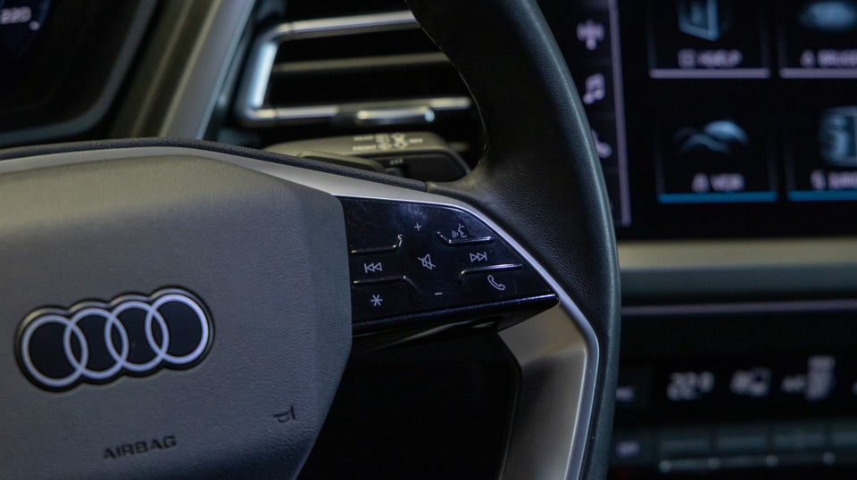 Audi Q4 e-tron 45 quattro 5d