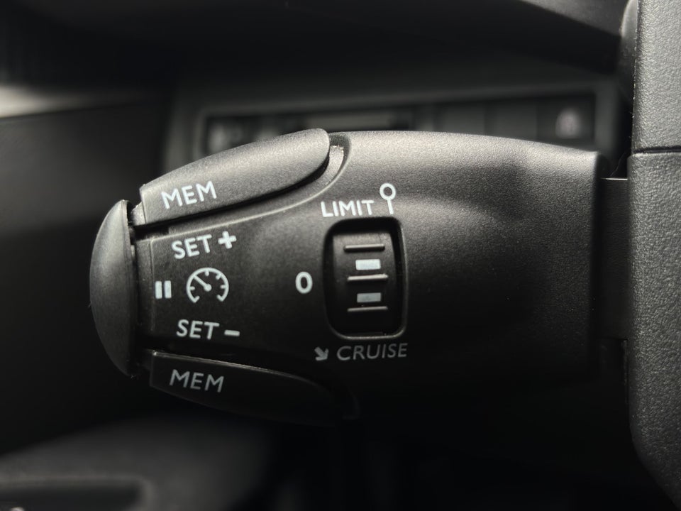 Peugeot 5008 1,2 e-THP 130 Allure 7prs 5d