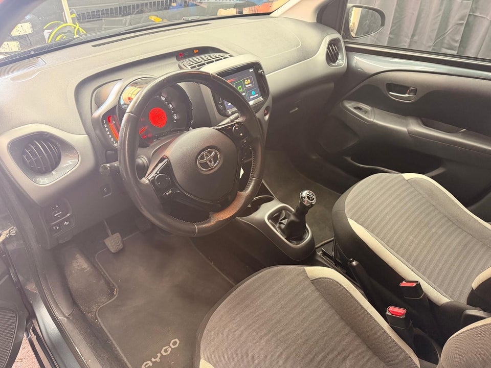 Toyota Aygo 1,0 VVT-i x-play 5d