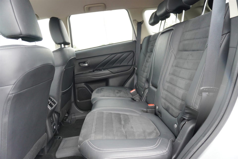 Mitsubishi Outlander 2,4 PHEV Intense CVT 4WD 5d