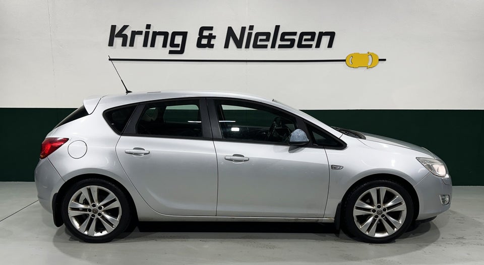 Opel Astra 1,4 T 140 Enjoy 5d