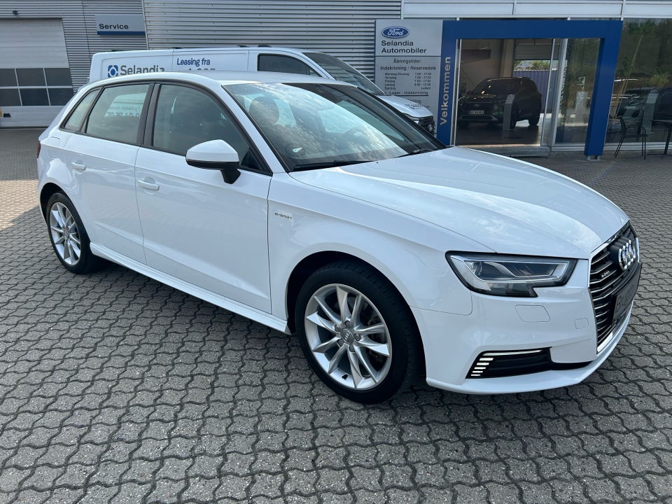 Audi A3 1,4 e-tron S-line Sportback S-tr. 5d