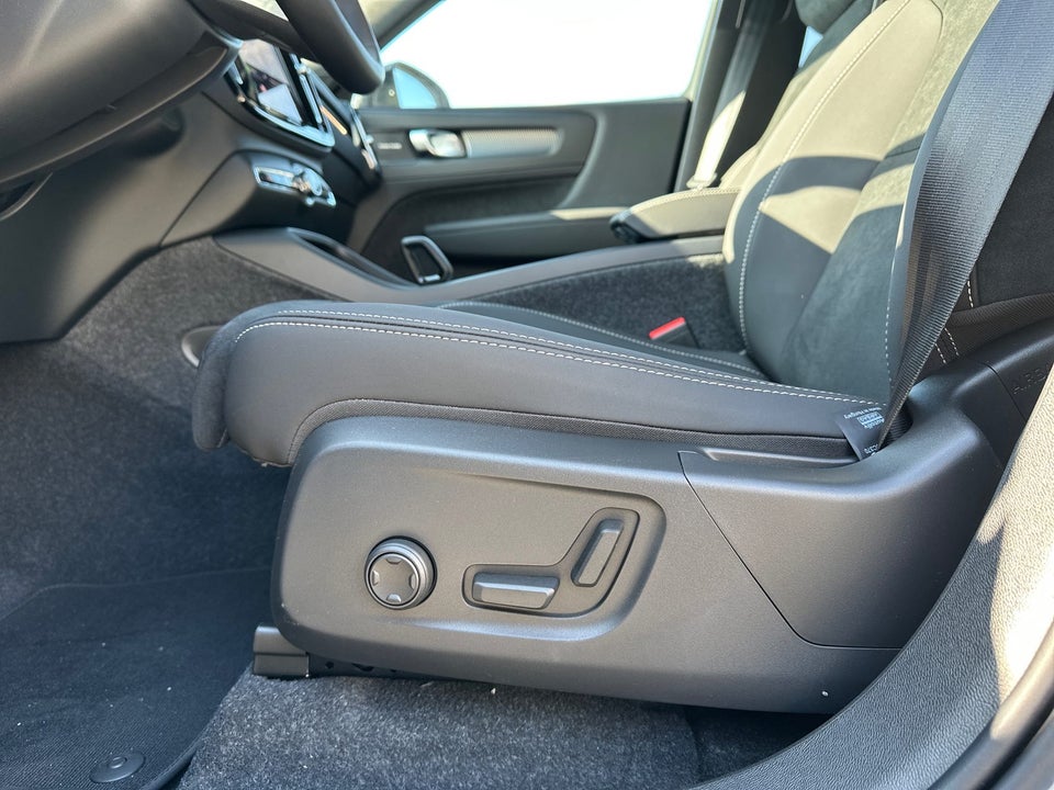 Volvo EX40 Extended Range Black Edition 5d