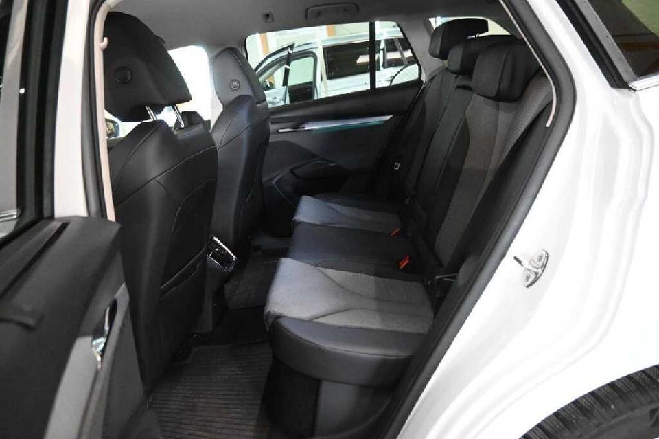 Skoda Enyaq 80 iV Plus Loft 5d