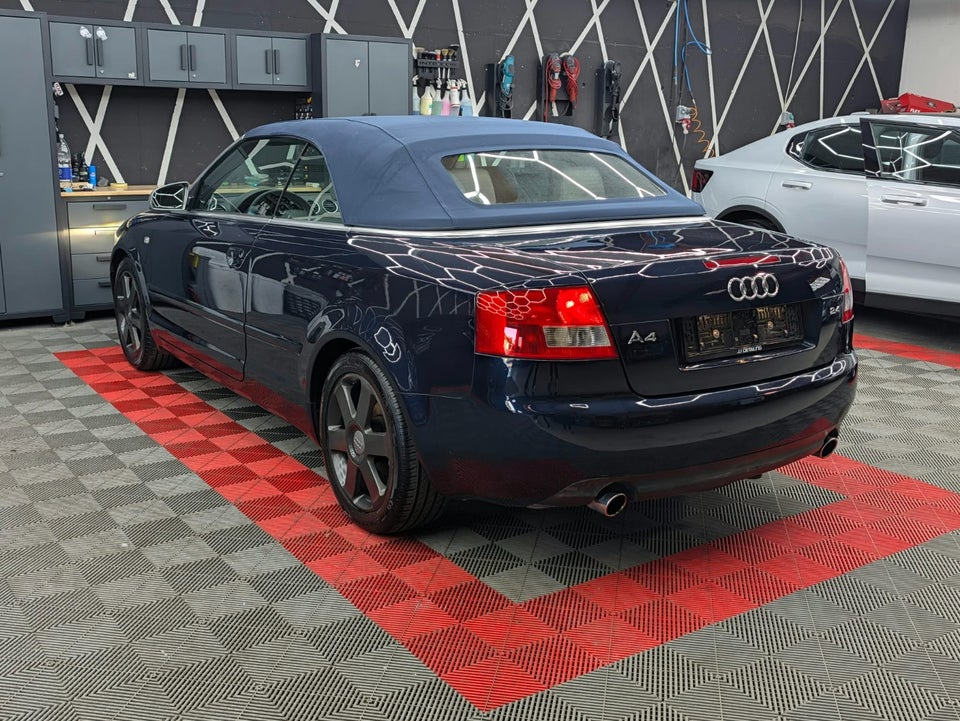 Audi A4 2,4 V6 Cabriolet Multitr. 2d