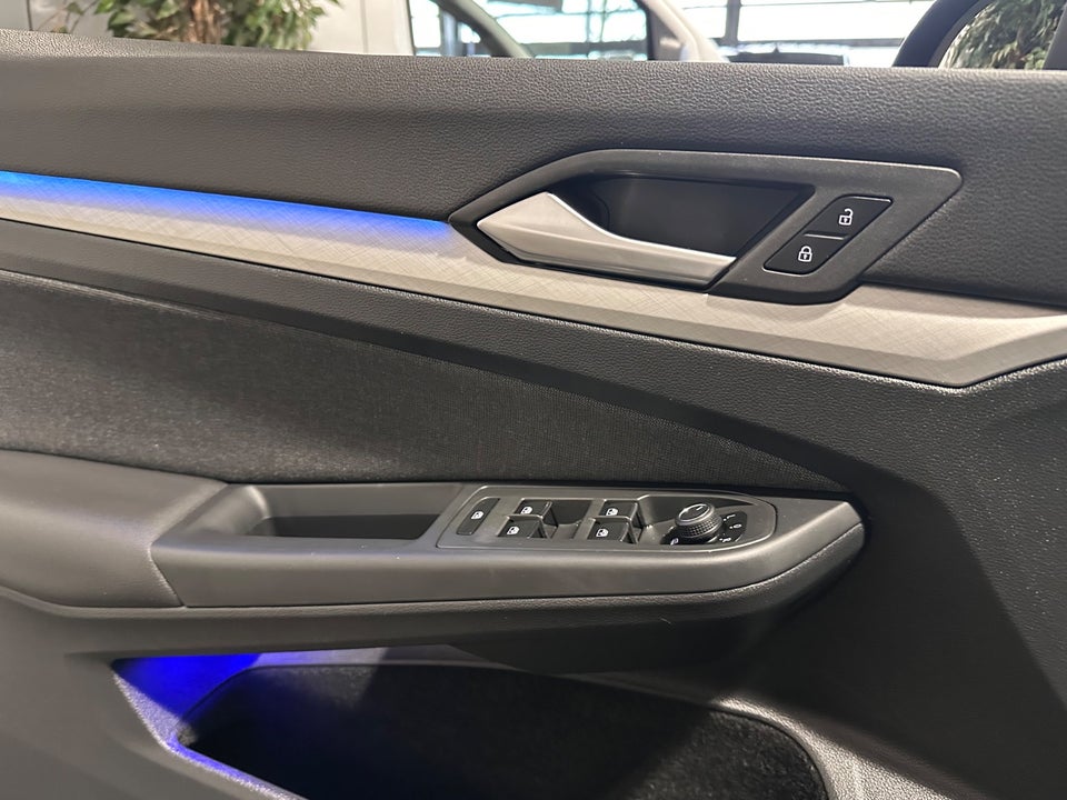 VW Golf VIII 2,0 TDi 115 Life Variant DSG Van 5d