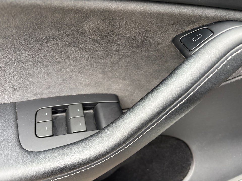 Tesla Model Y RWD 5d