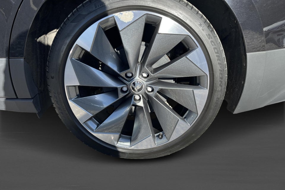 Skoda Enyaq 60 iV Plus 5d