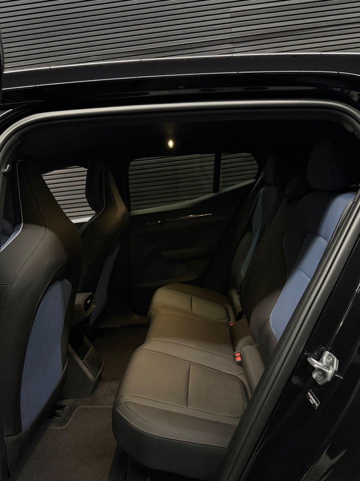 Volvo EX30 Standard Range Core 5d