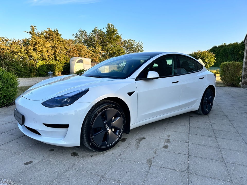 Tesla Model 3 Long Range AWD 4d