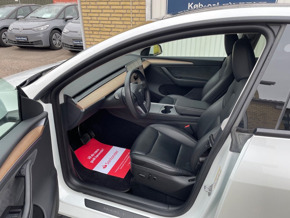 Tesla Model Y Long Range AWD 5d