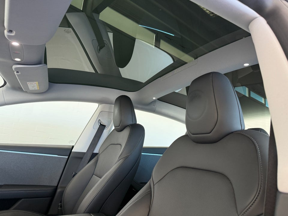 Tesla Model 3 RWD 4d