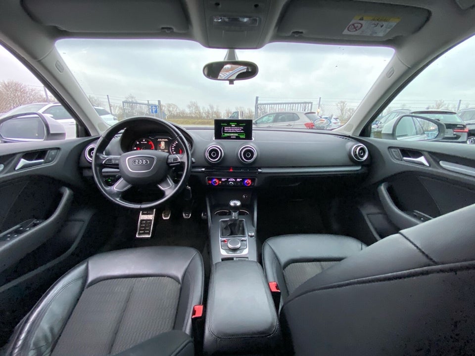 Audi A3 2,0 TDi 150 Ambiente Sportback 5d