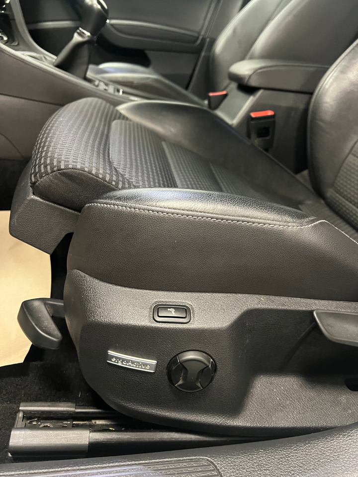 VW Golf VII 2,0 TDi 150 Highline BMT 5d