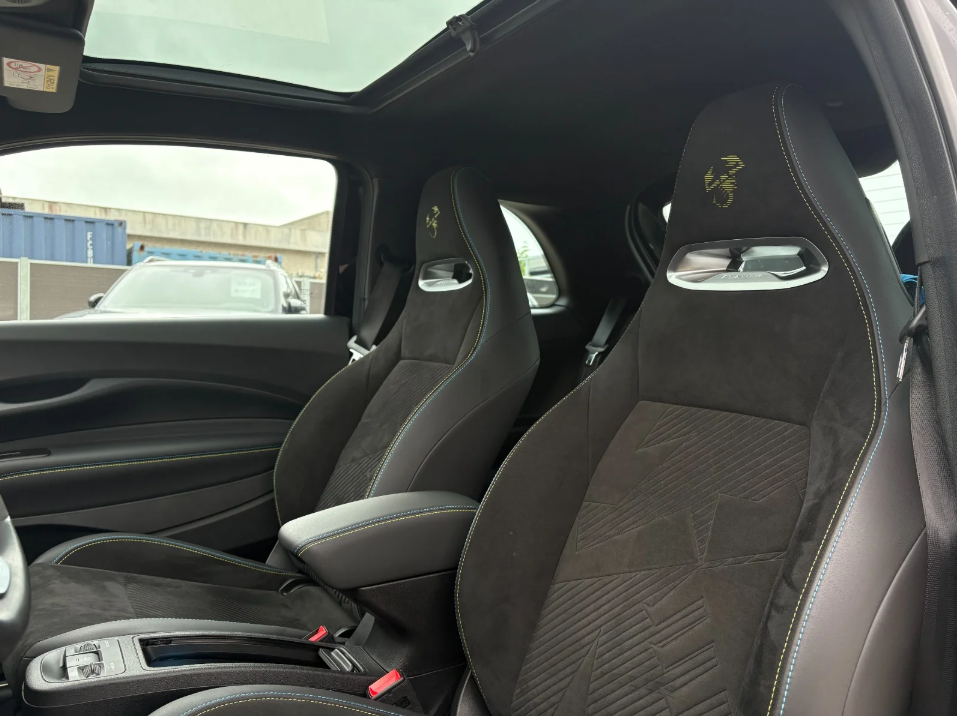 Abarth 500e Scorpionissima 3d