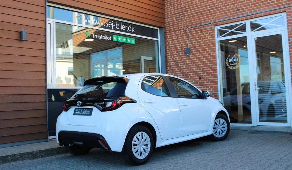 Toyota Yaris 1,5 Hybrid H3 e-CVT 5d