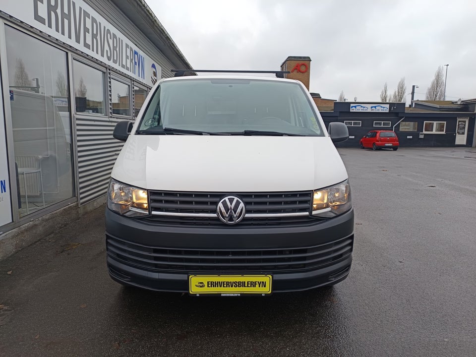 VW Transporter 2,0 TDi 102 Kassevogn lang