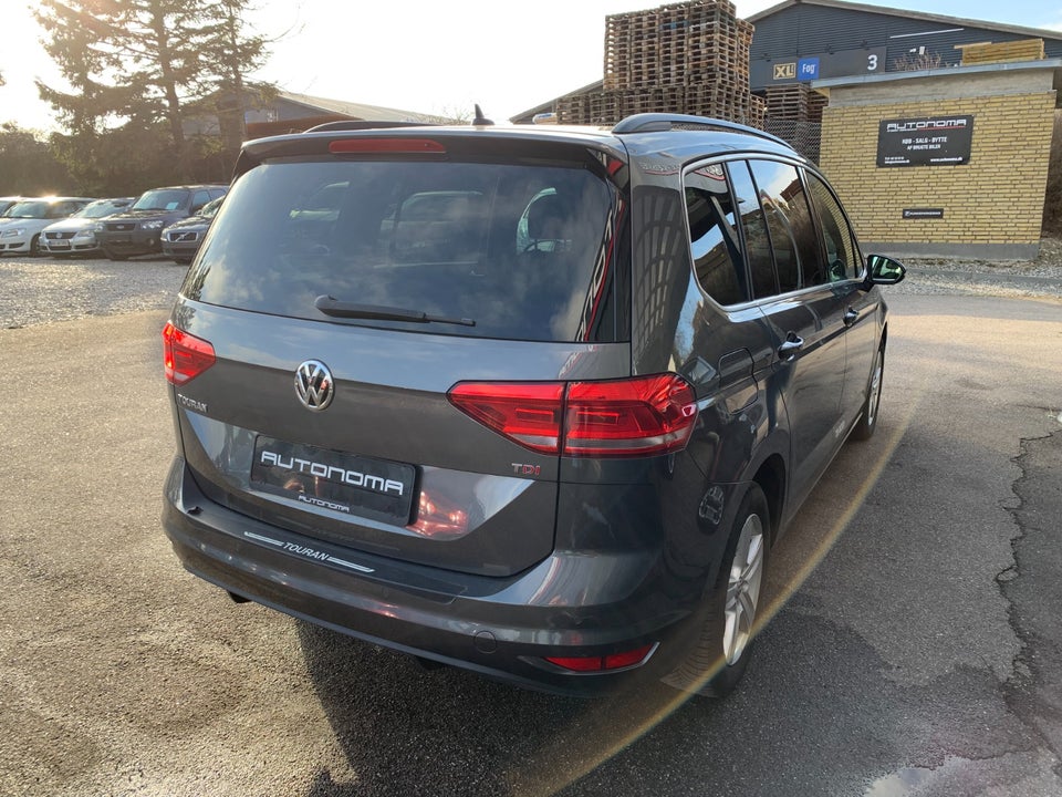 VW Touran 1,6 TDi 115 Highline DSG Van 5d