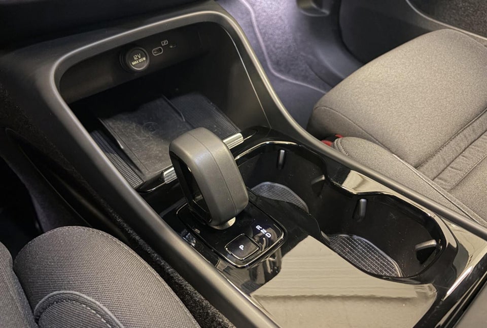 Volvo XC40 Standard Range Plus 5d