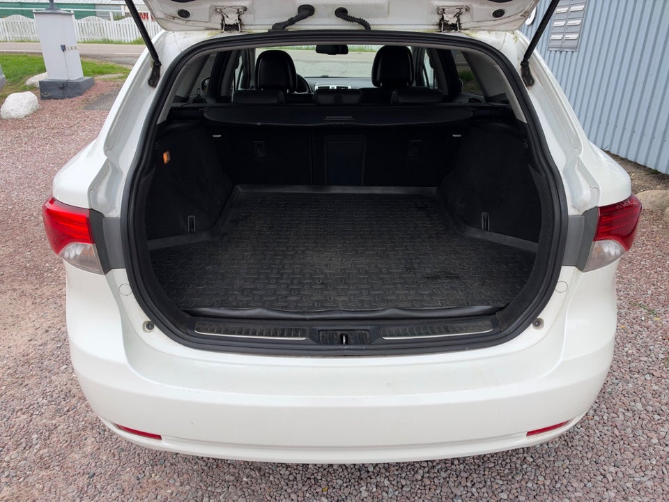 Toyota Avensis 1,8 VVT-i T2 Premium stc. 5d